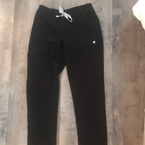 Black Figs Yola Scrubs